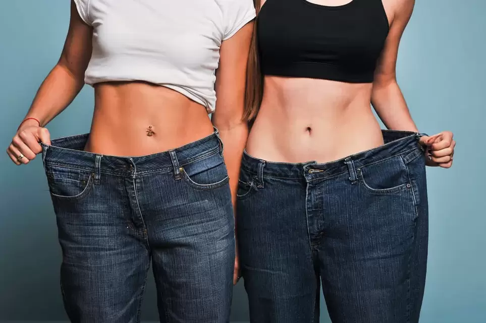 Meninas magras que perderam peso com alimentação adequada