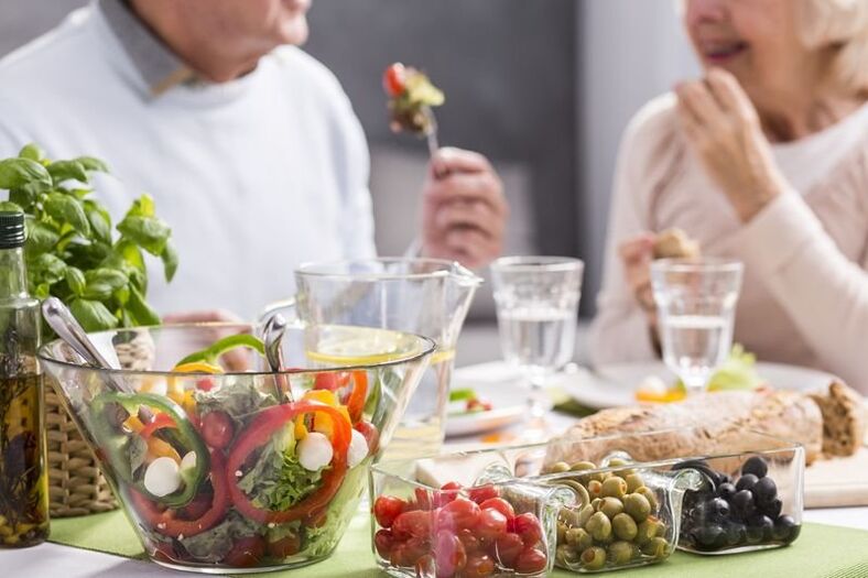 Dieta mediterrânea melhora habilidades de comunicação em idosos