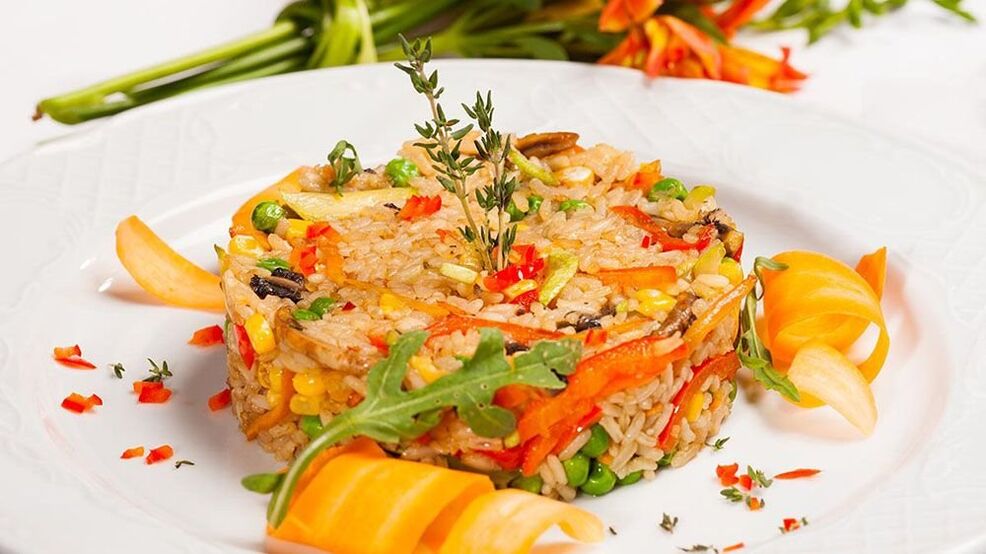O risoto de legumes é o almoço perfeito para quem segue uma dieta mediterrânea. 